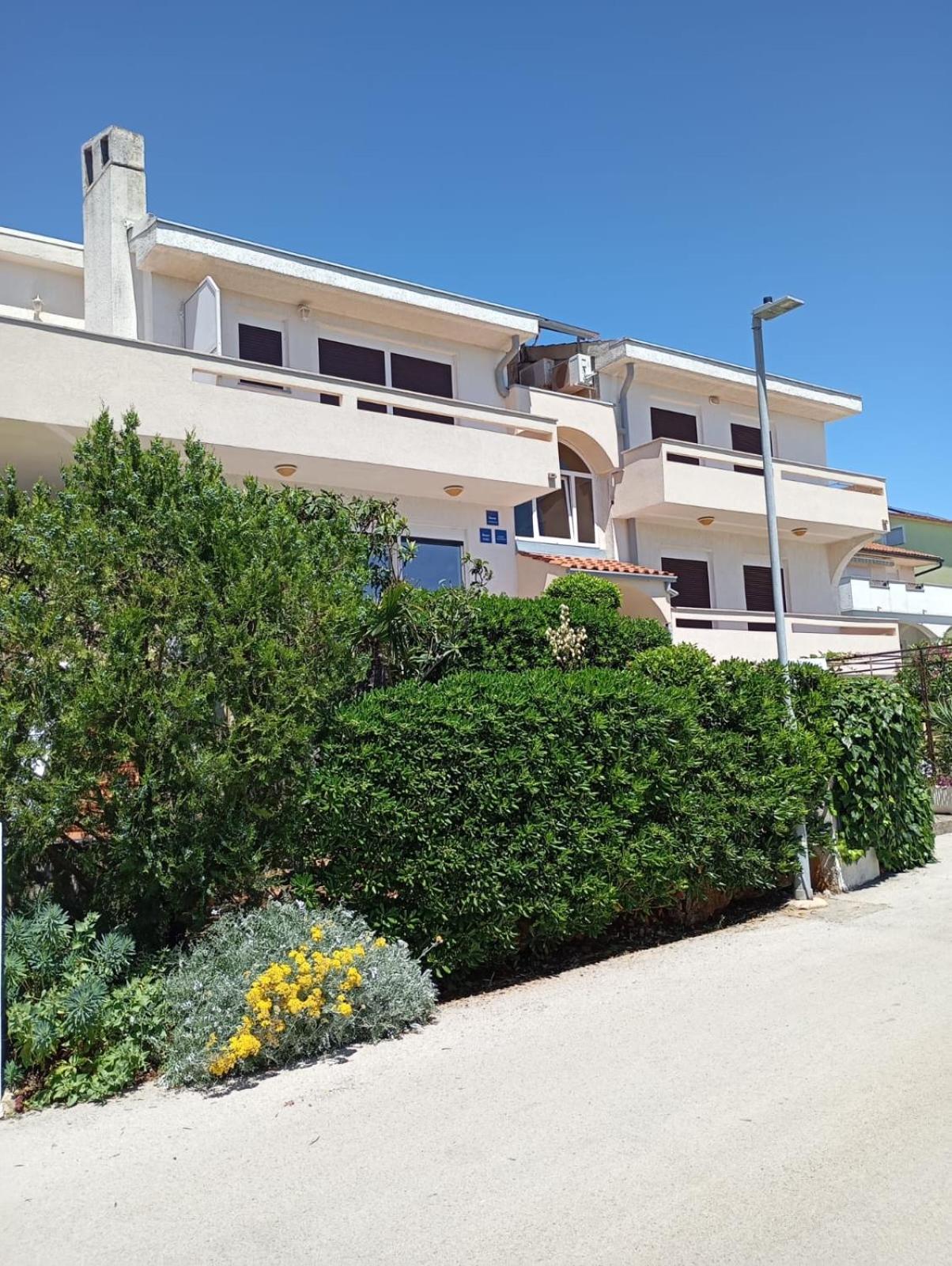 Rooms Helena Krk Town Εξωτερικό φωτογραφία
