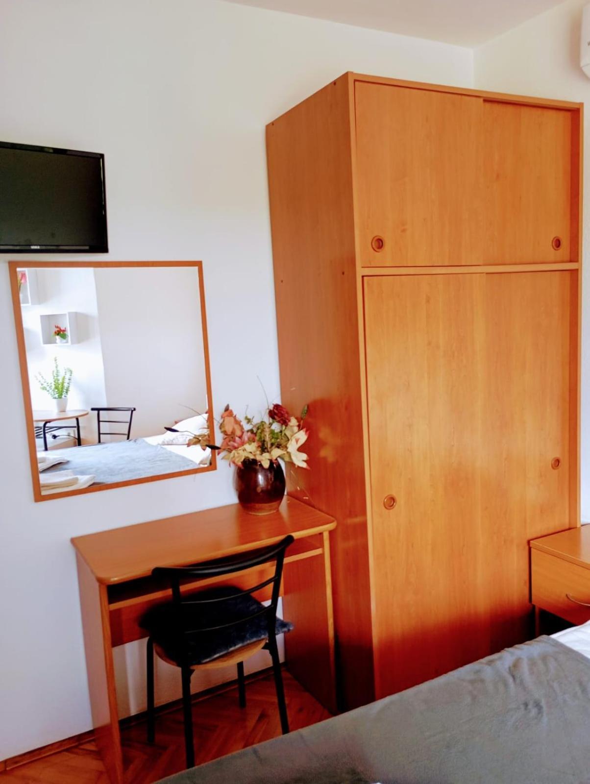 Rooms Helena Krk Town Εξωτερικό φωτογραφία