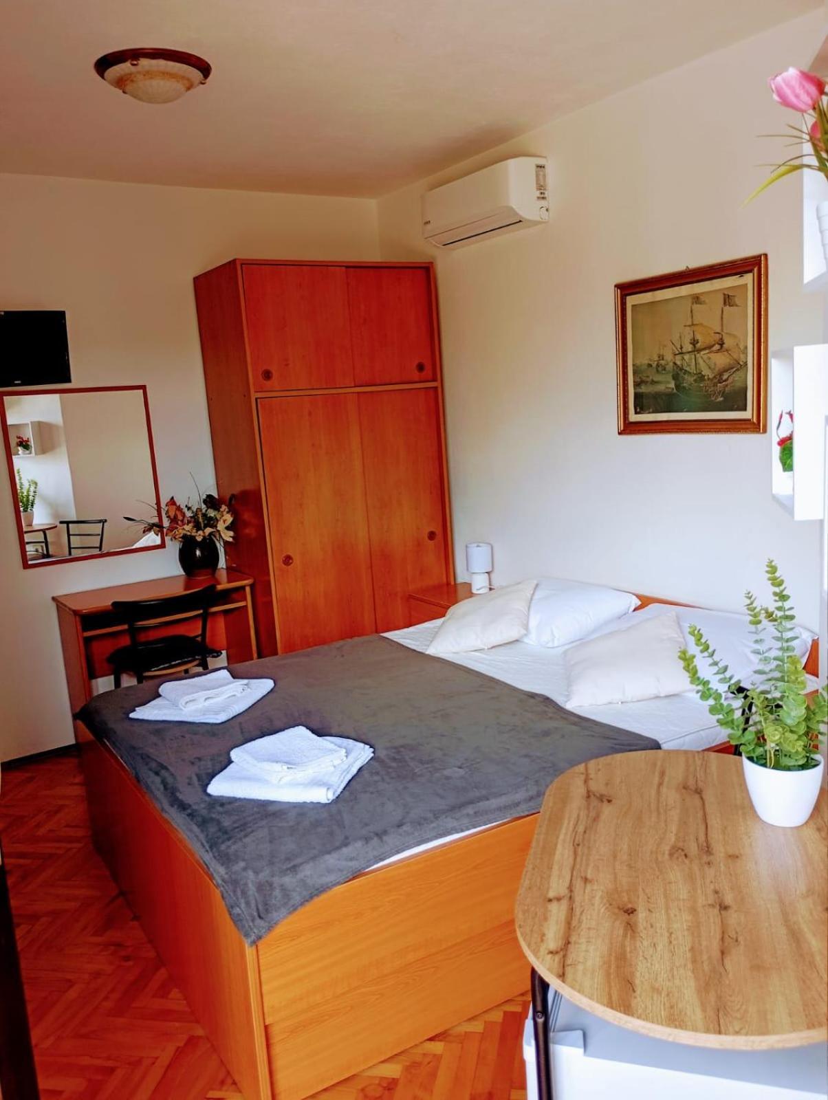 Rooms Helena Krk Town Εξωτερικό φωτογραφία