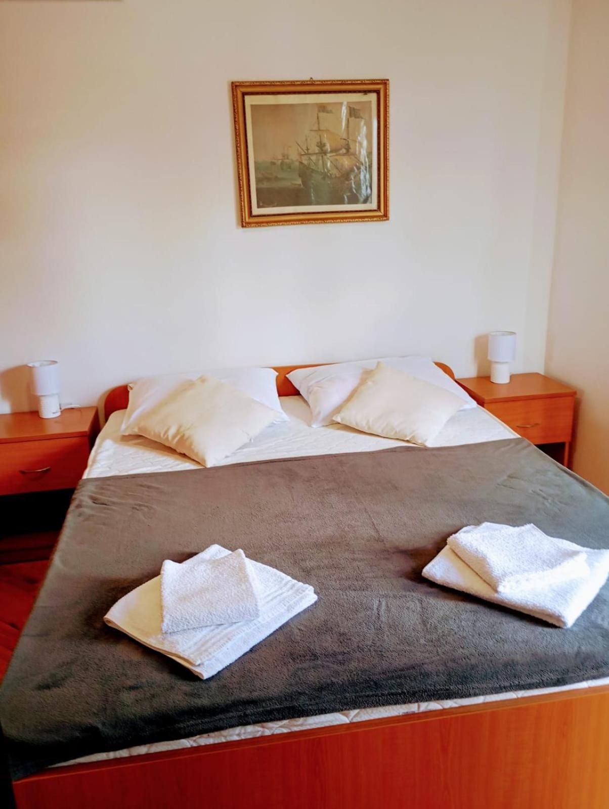 Rooms Helena Krk Town Εξωτερικό φωτογραφία