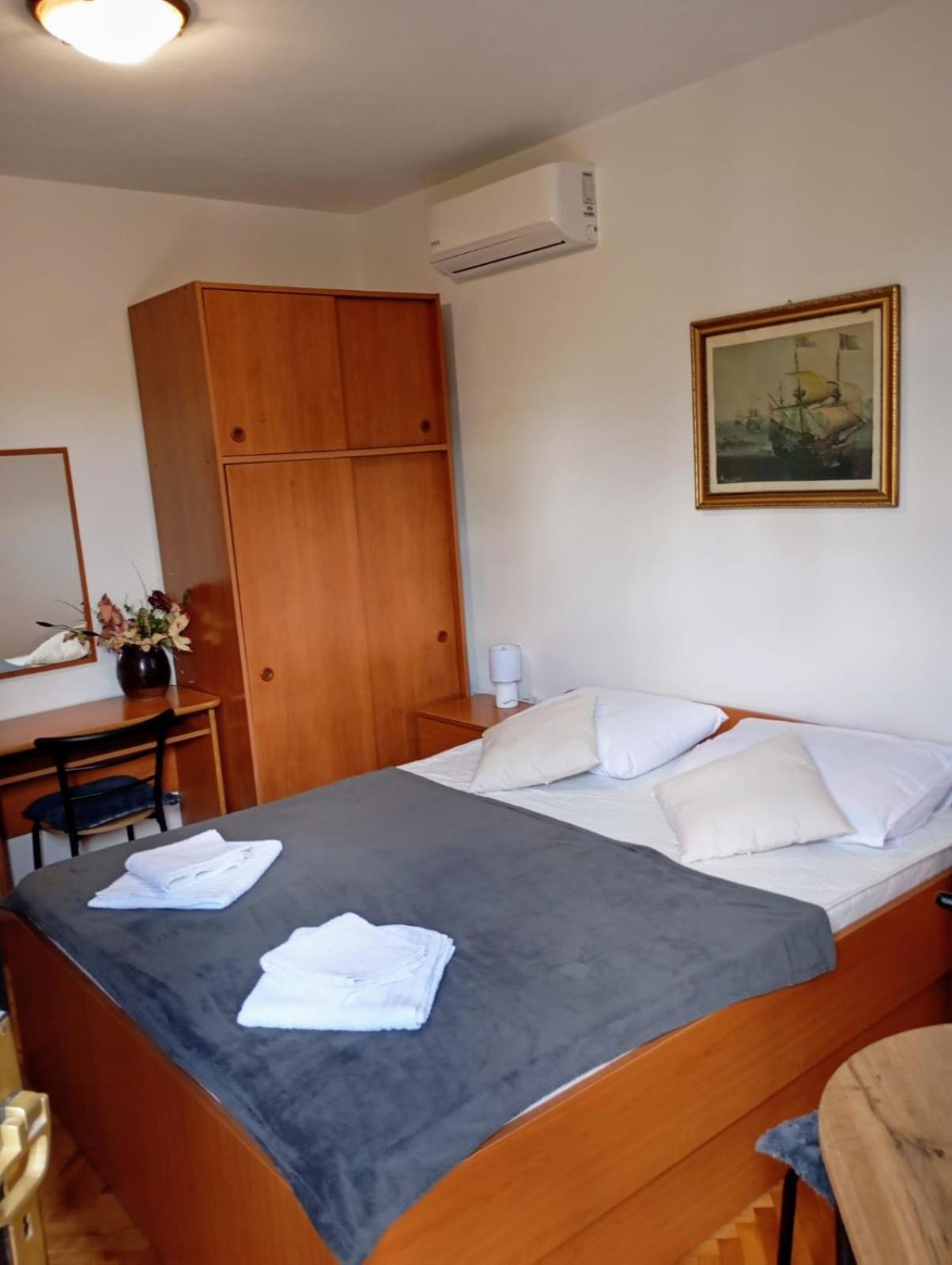 Rooms Helena Krk Town Εξωτερικό φωτογραφία