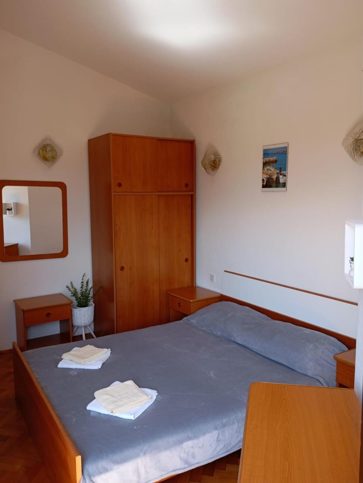 Rooms Helena Krk Town Εξωτερικό φωτογραφία